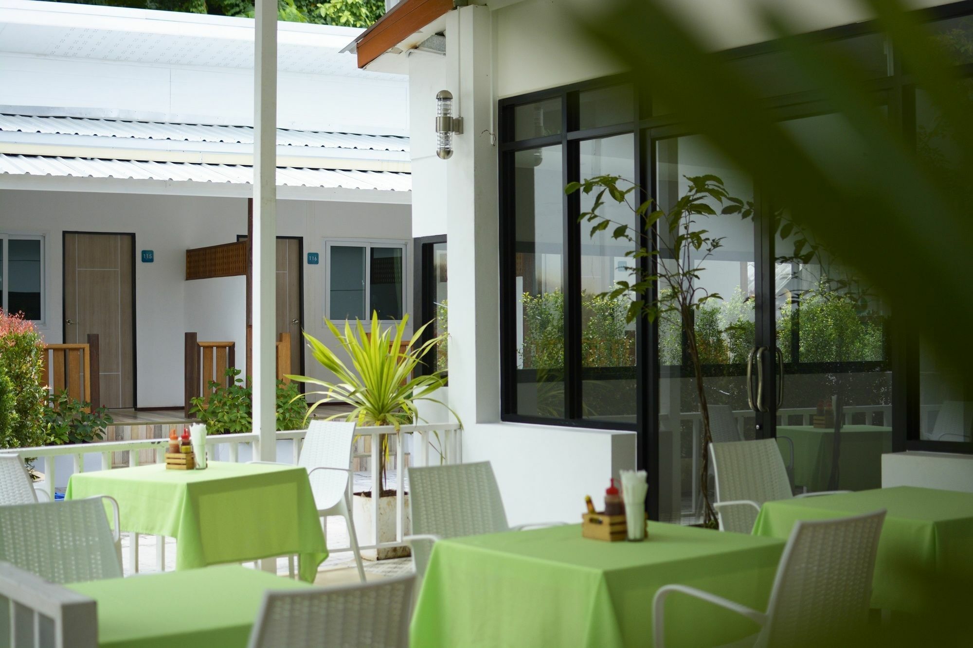 A Pousada Irest Ao Nang Seafront Exterior foto